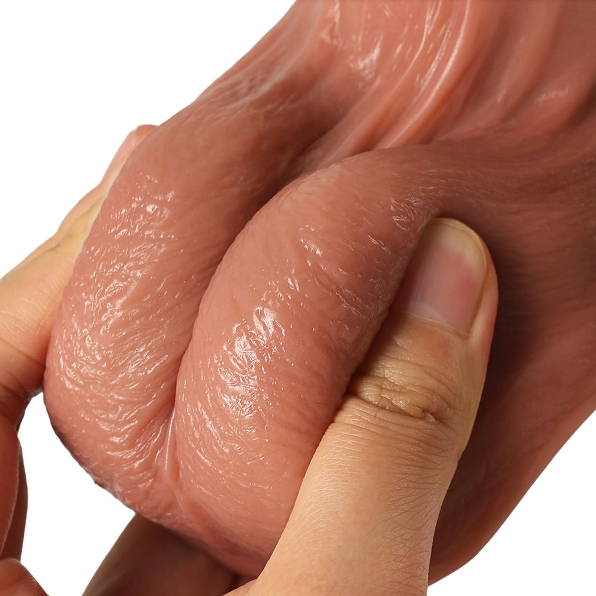 Penisdildo mit ausgeprägter Eichel, Äderung und Hodenansatz.